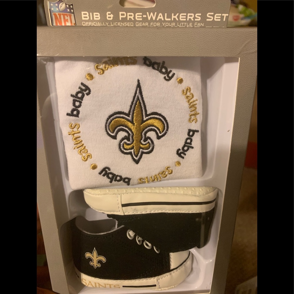 NFL baby bib and shoes